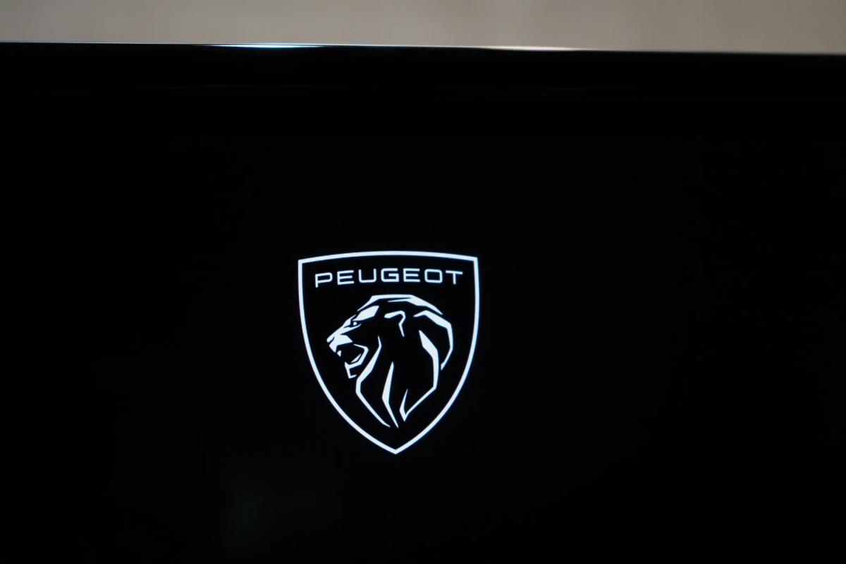 peugeot-2008-2025-hibrido-a-gasolina-1199cc