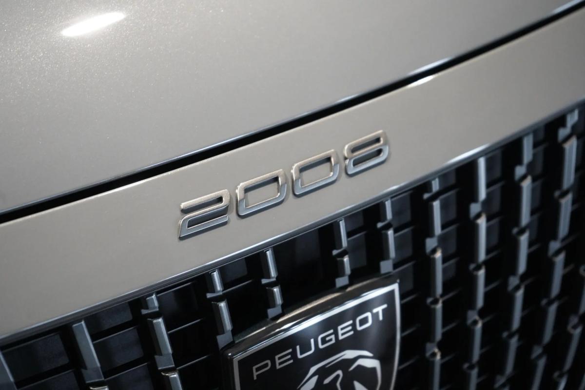 peugeot-2008-2025-hibrido-a-gasolina-1199cc