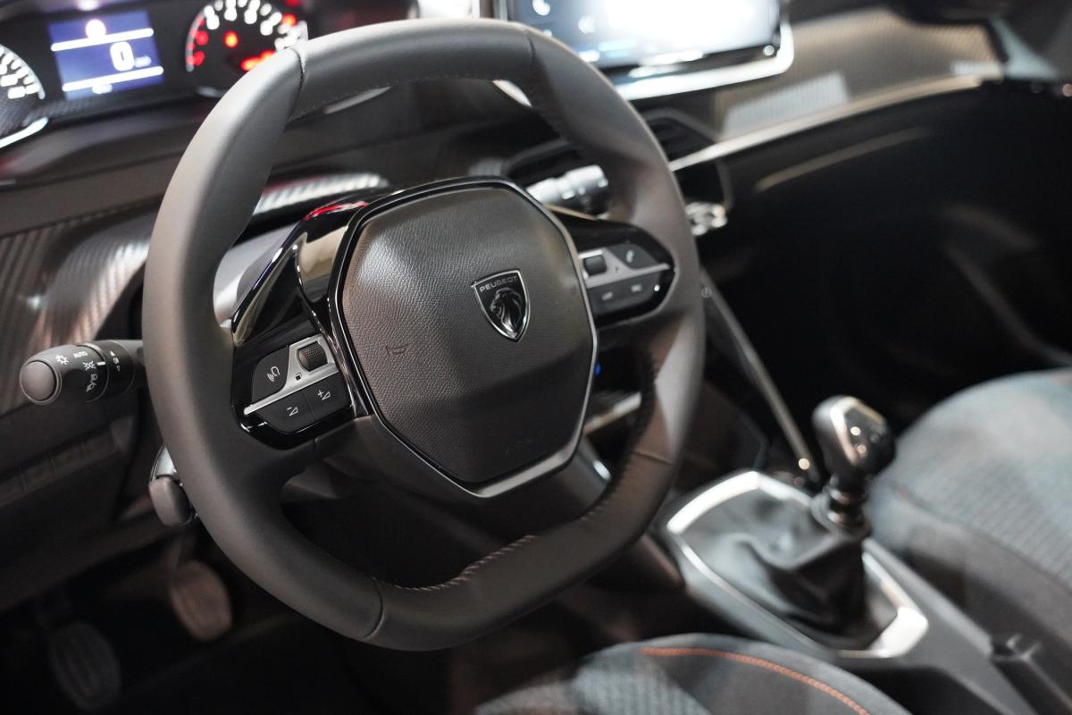 peugeot-208-2025-gasolina-1199cc