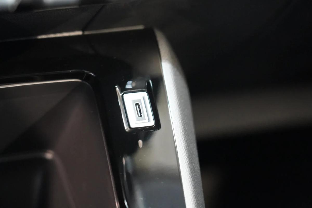 peugeot-208-2026-gasolina-1199cc