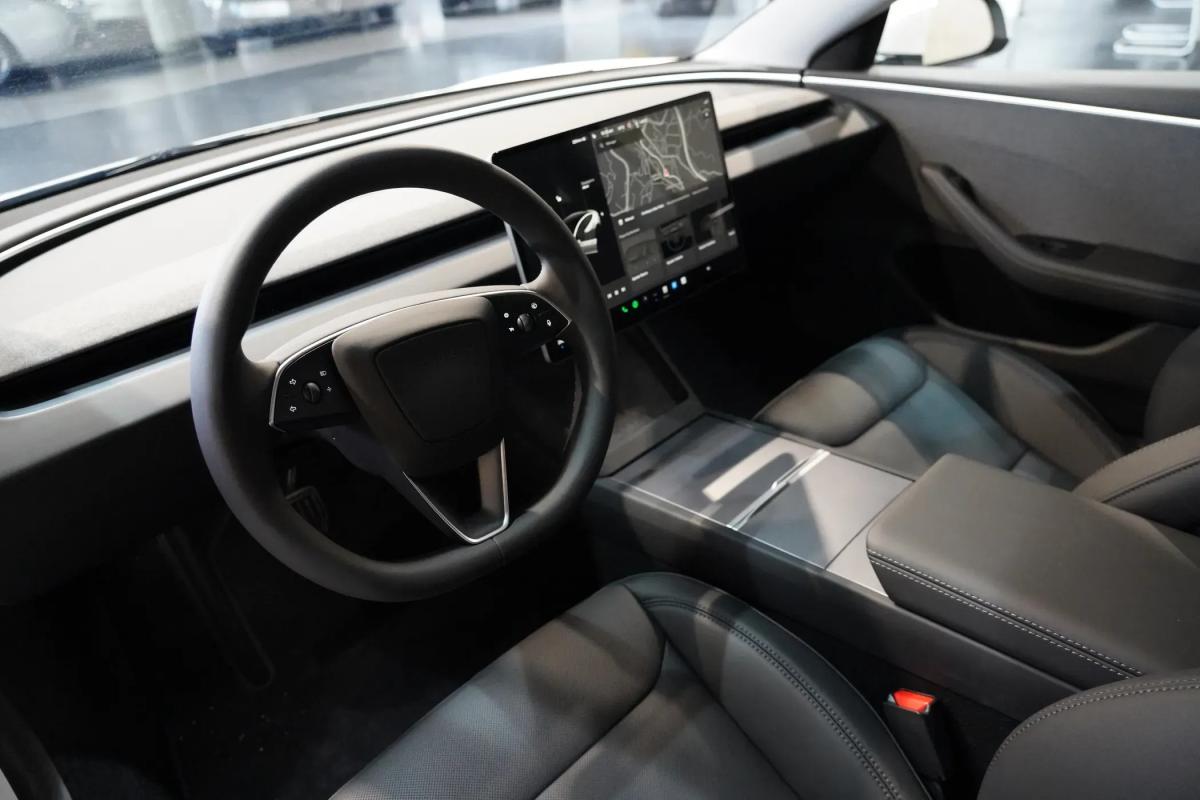 tesla-model-3-2024-eletrico-500cc