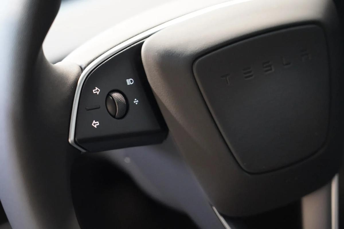 tesla-model-3-2024-eletrico-500cc