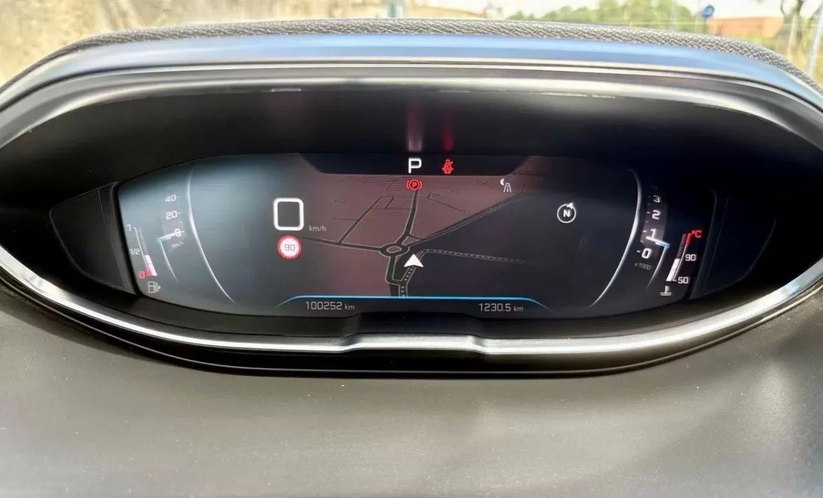 peugeot-5008-2021-diesel-1997cc