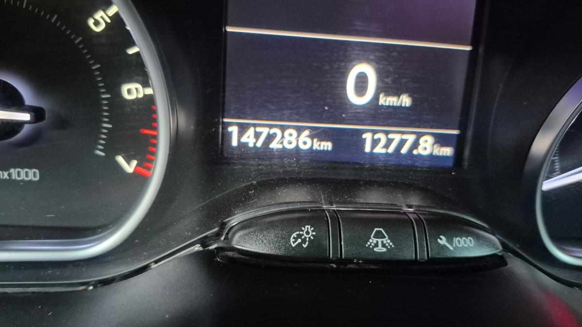 peugeot-208-1-2-vti-2013-gasolina-1199cc