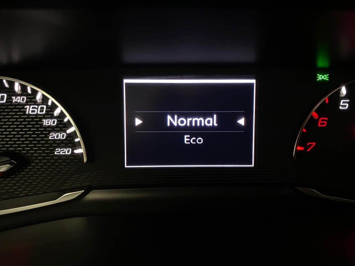 peugeot-2008-2021-diesel-1499cc