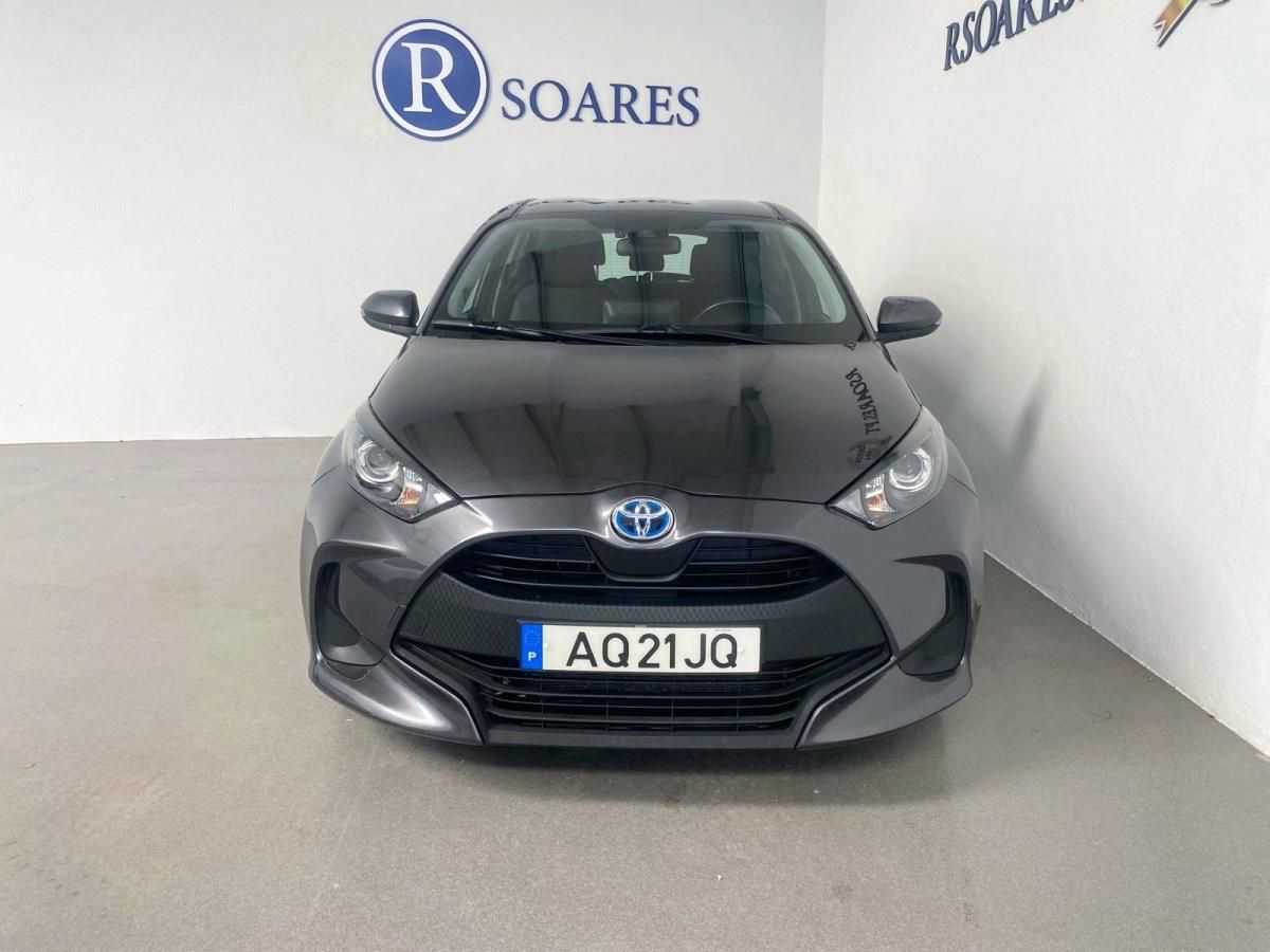 toyota-yaris-2022-hibrido-a-gasolina-1490cc