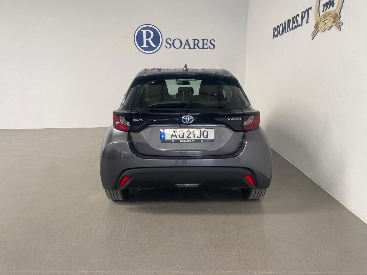 toyota-yaris-2022-hibrido-a-gasolina-1490cc