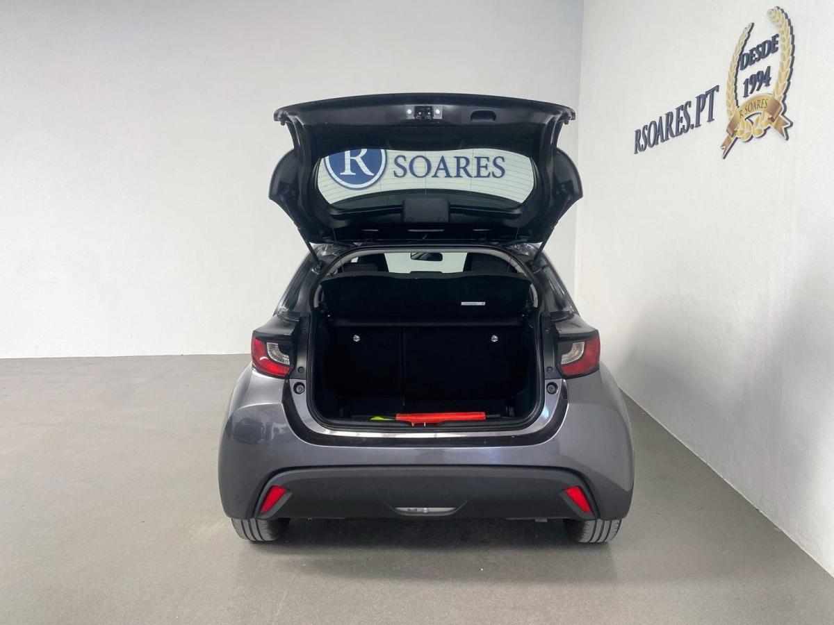 toyota-yaris-2022-hibrido-a-gasolina-1490cc