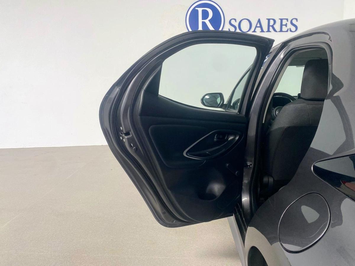 toyota-yaris-2022-hibrido-a-gasolina-1490cc