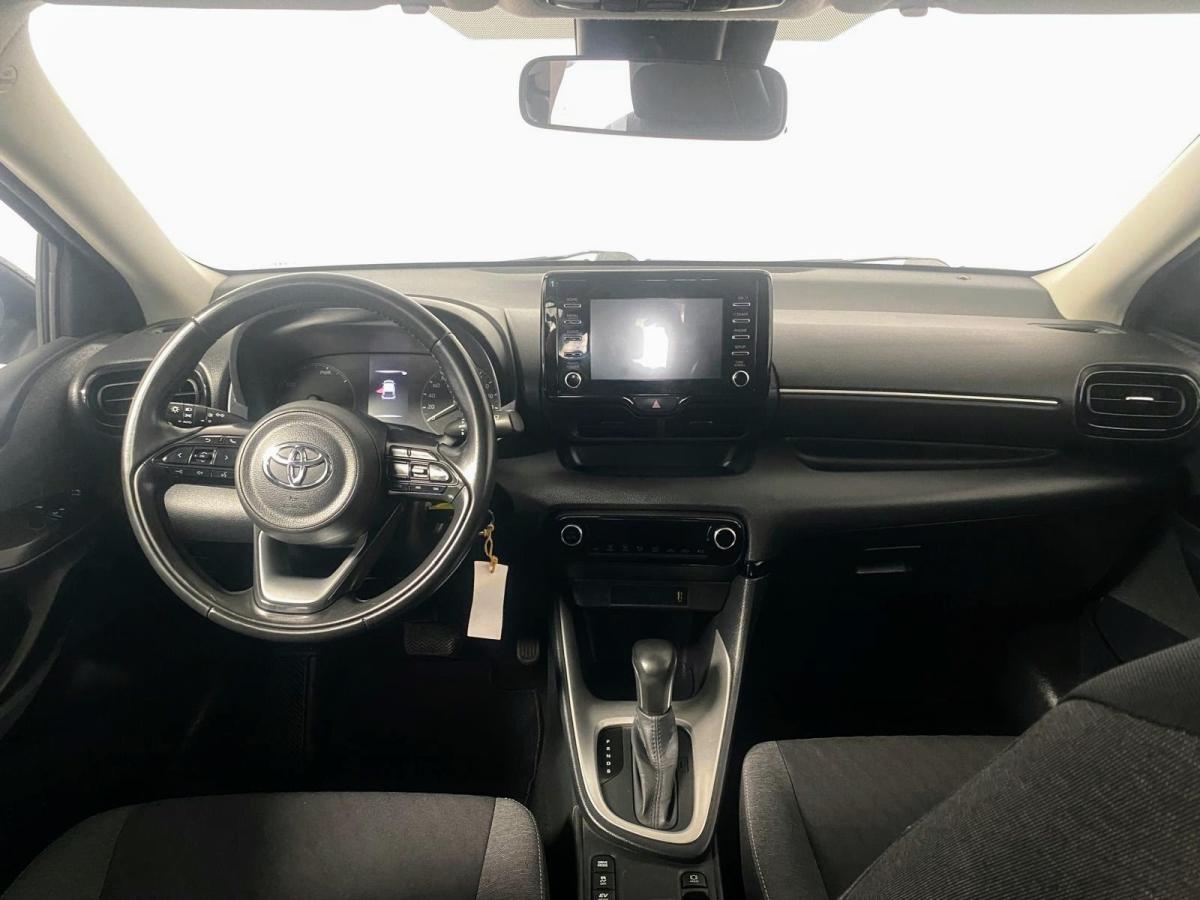toyota-yaris-2022-hibrido-a-gasolina-1490cc