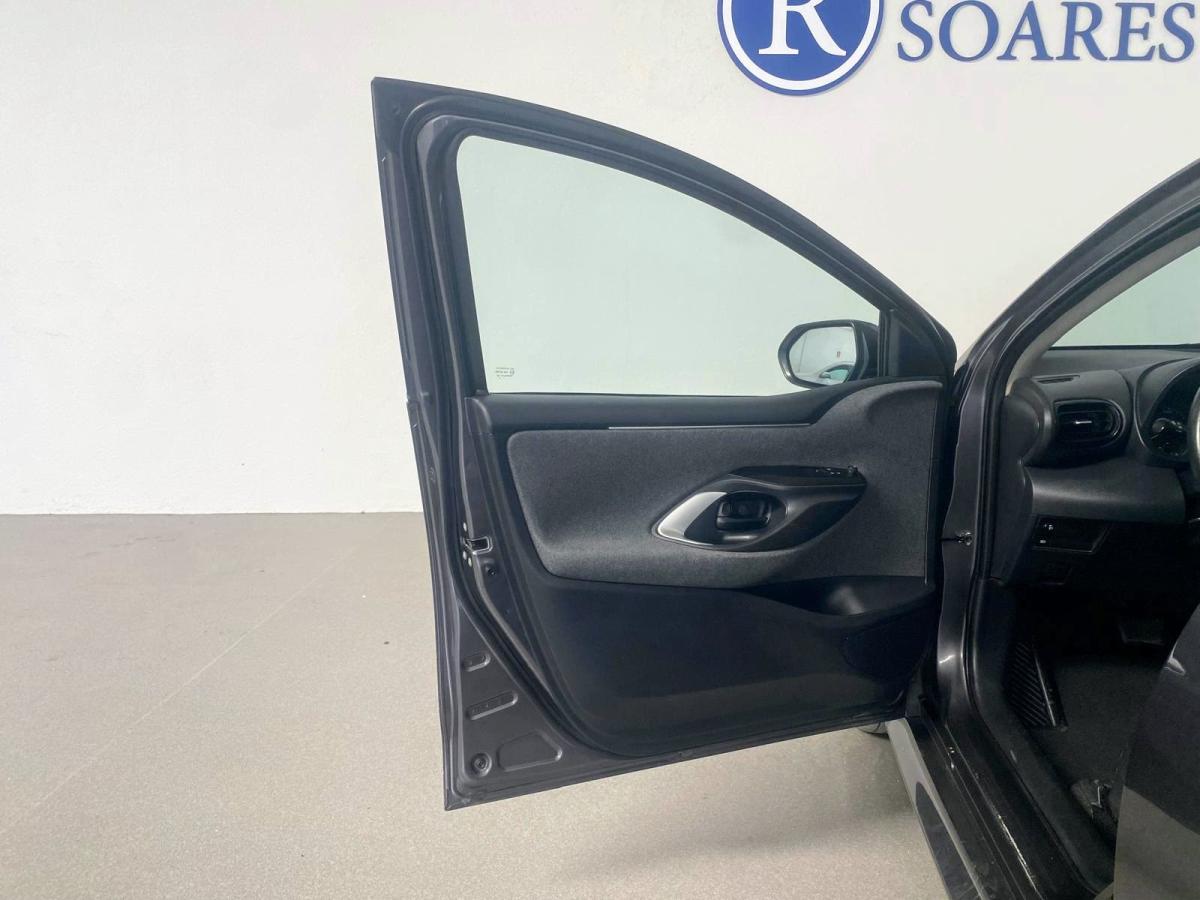 toyota-yaris-2022-hibrido-a-gasolina-1490cc