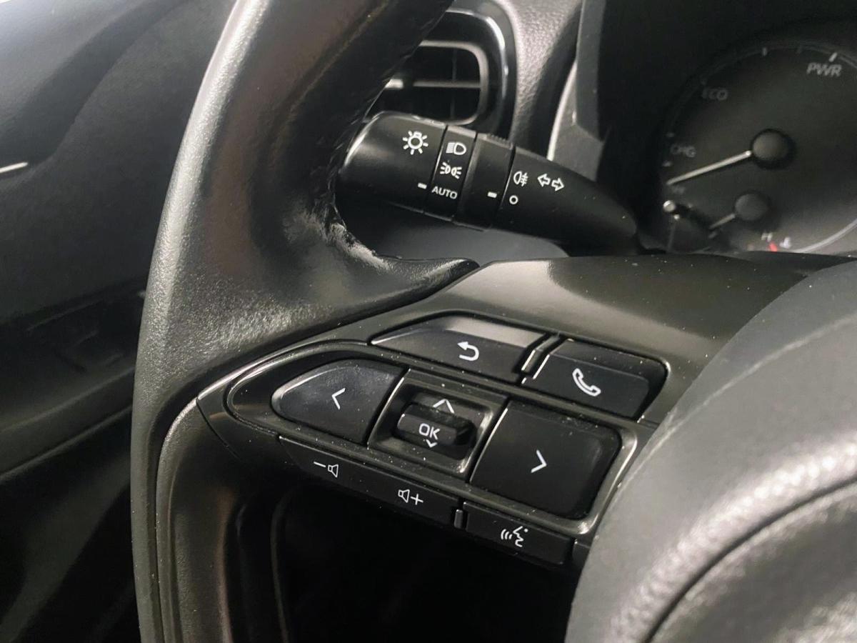 toyota-yaris-2022-hibrido-a-gasolina-1490cc