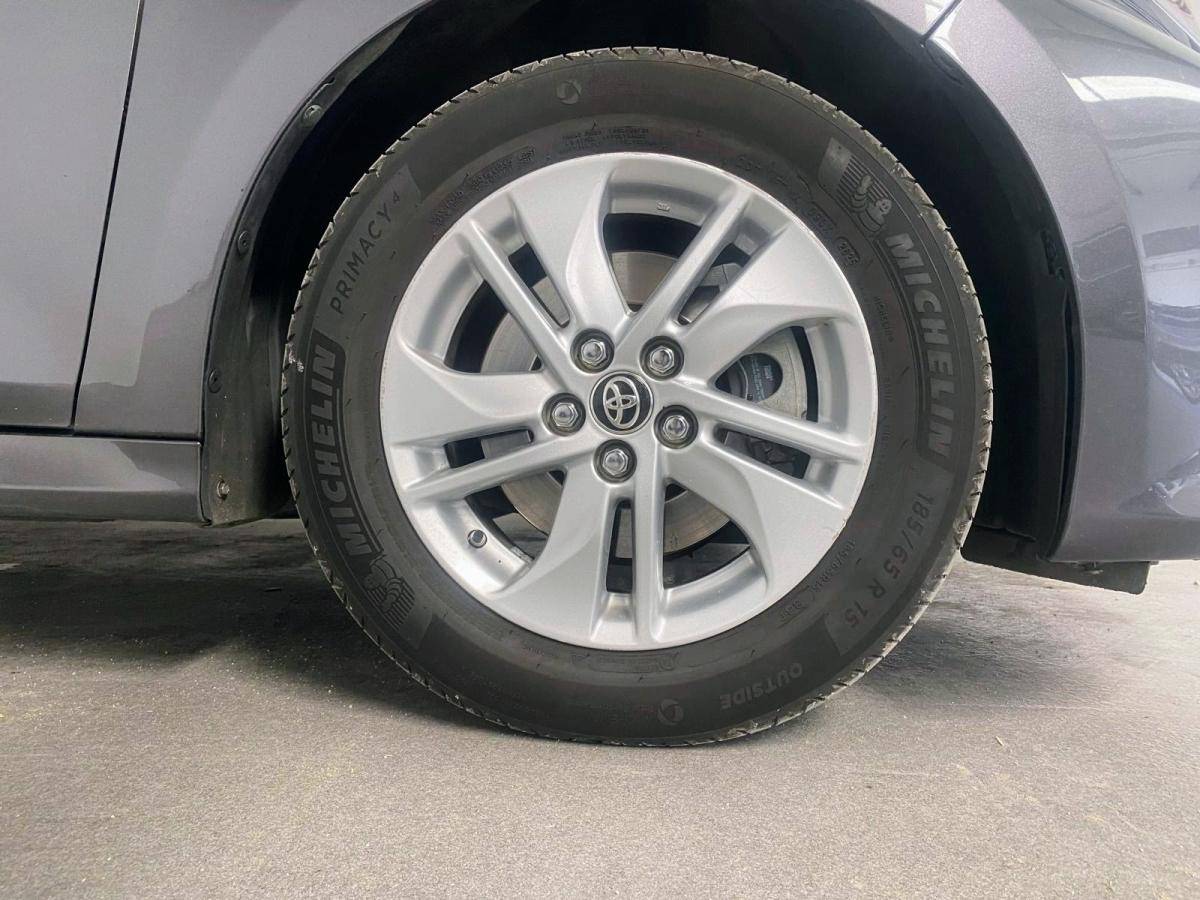 toyota-yaris-2022-hibrido-a-gasolina-1490cc