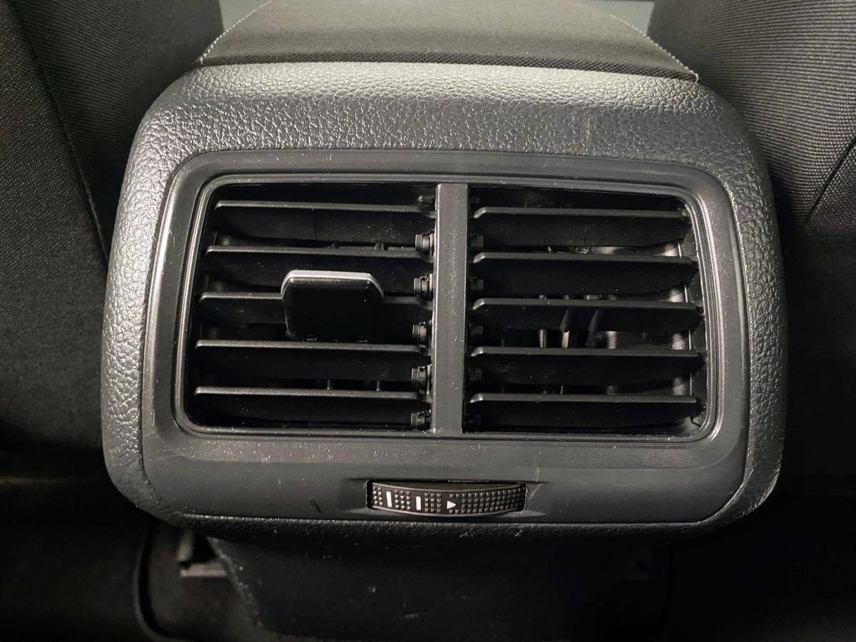 volkswagen-golf-variant-2015-diesel-1598cc