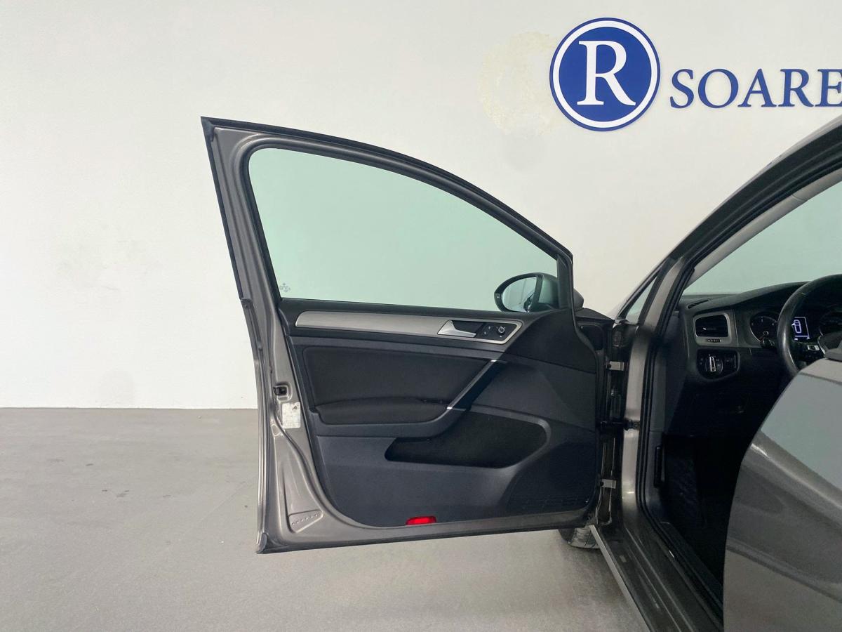 volkswagen-golf-variant-2015-diesel-1598cc