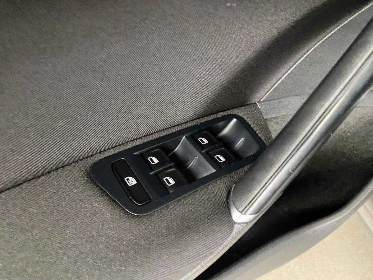 volkswagen-golf-variant-2015-diesel-1598cc