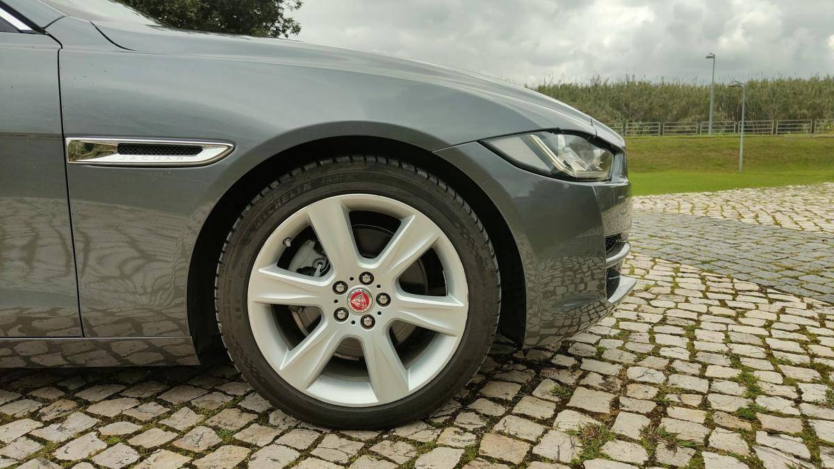 jaguar-xe-2016-diesel-1999cc