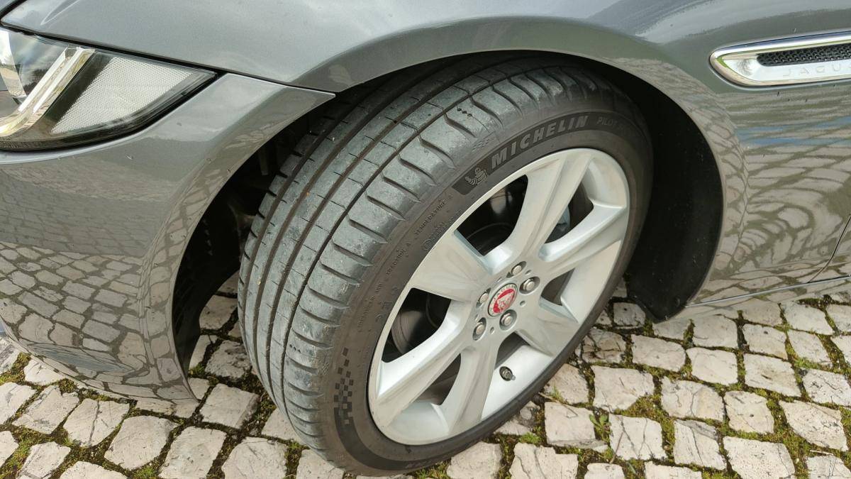 jaguar-xe-2016-diesel-1999cc