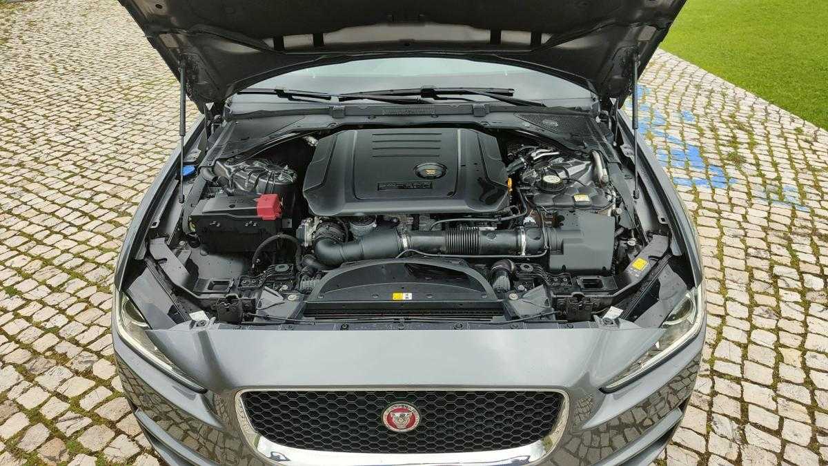 jaguar-xe-2016-diesel-1999cc