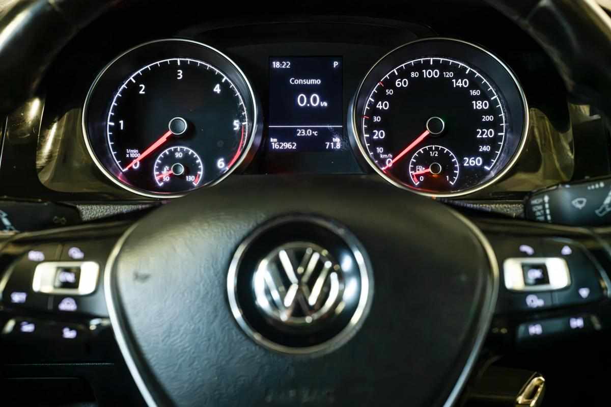volkswagen-golf-2-0-tdi-bluemotion-2013-diesel-1968cc