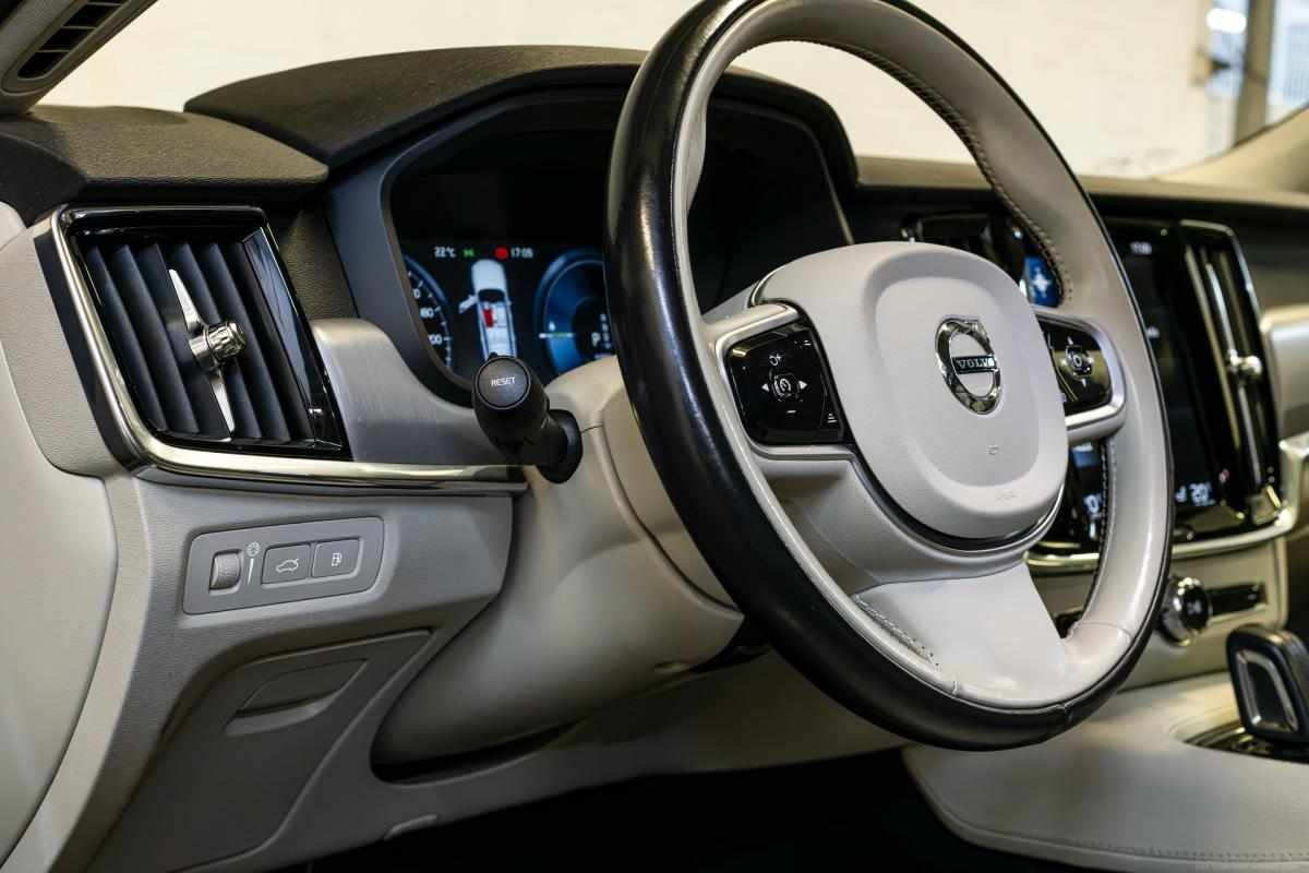 volvo-v90-t8-twin-engine-awd-2-0-2020-hibrido-plug-in-1969cc