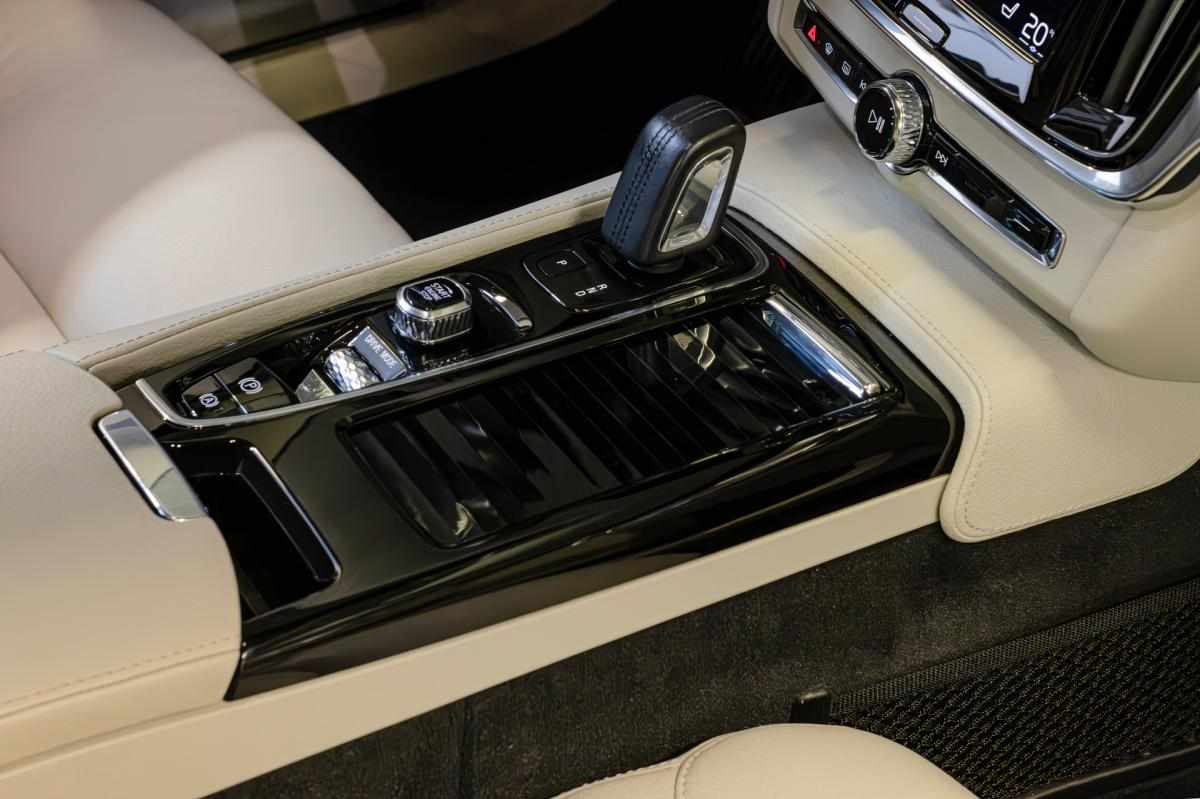volvo-v90-t8-twin-engine-awd-2-0-2020-hibrido-plug-in-1969cc