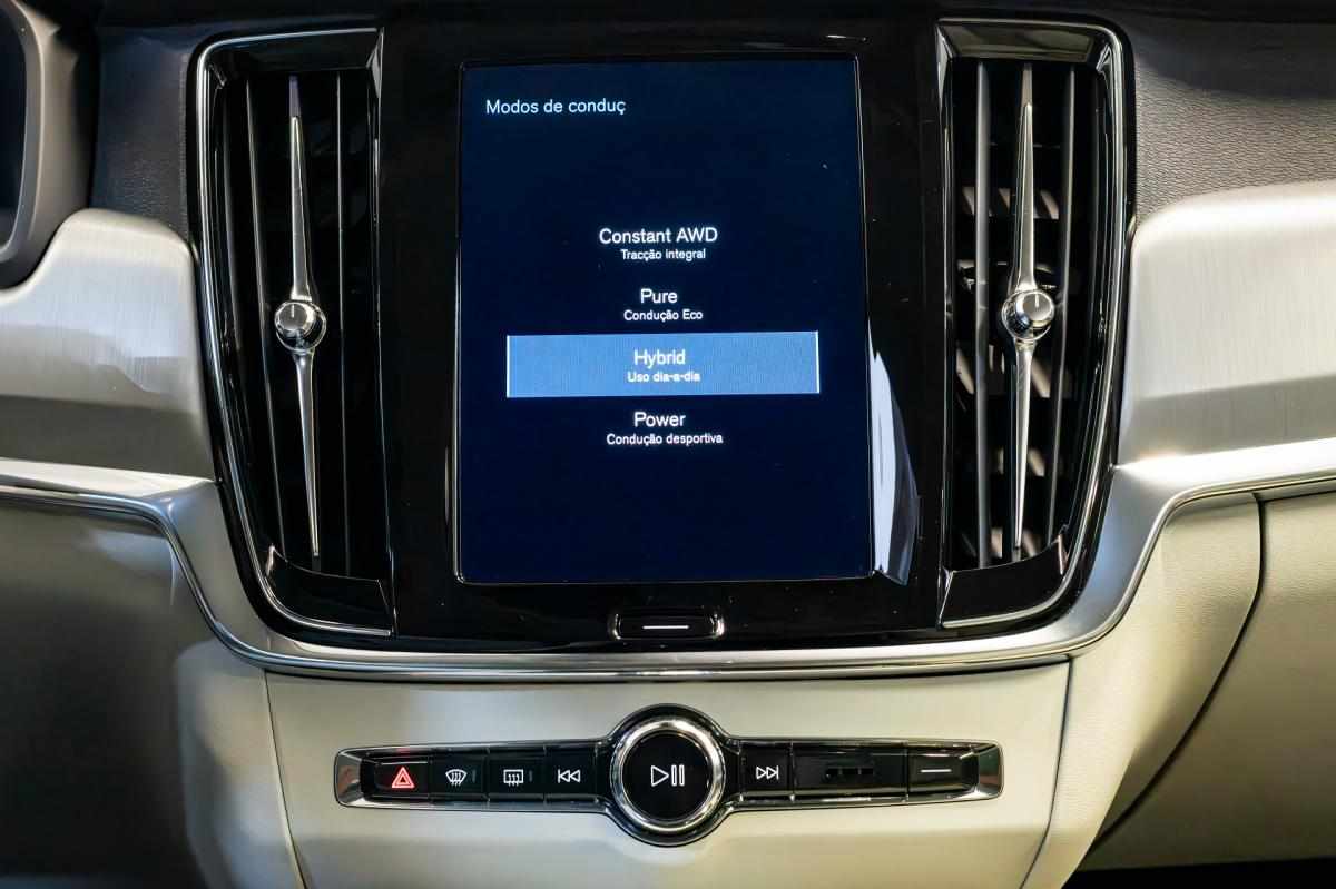 volvo-v90-t8-twin-engine-awd-2-0-2020-hibrido-plug-in-1969cc