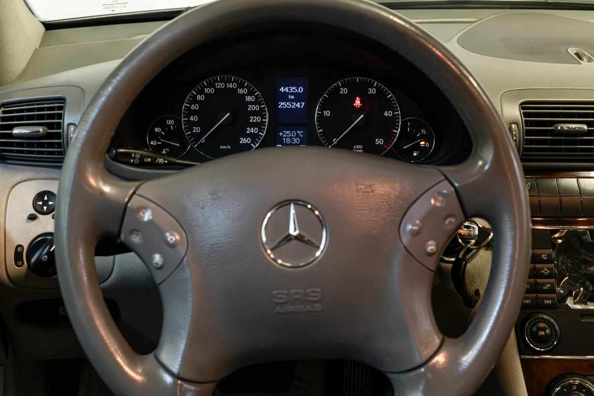 mercedes-benz-classe-c-c-200-cdi-2005-diesel-2148cc