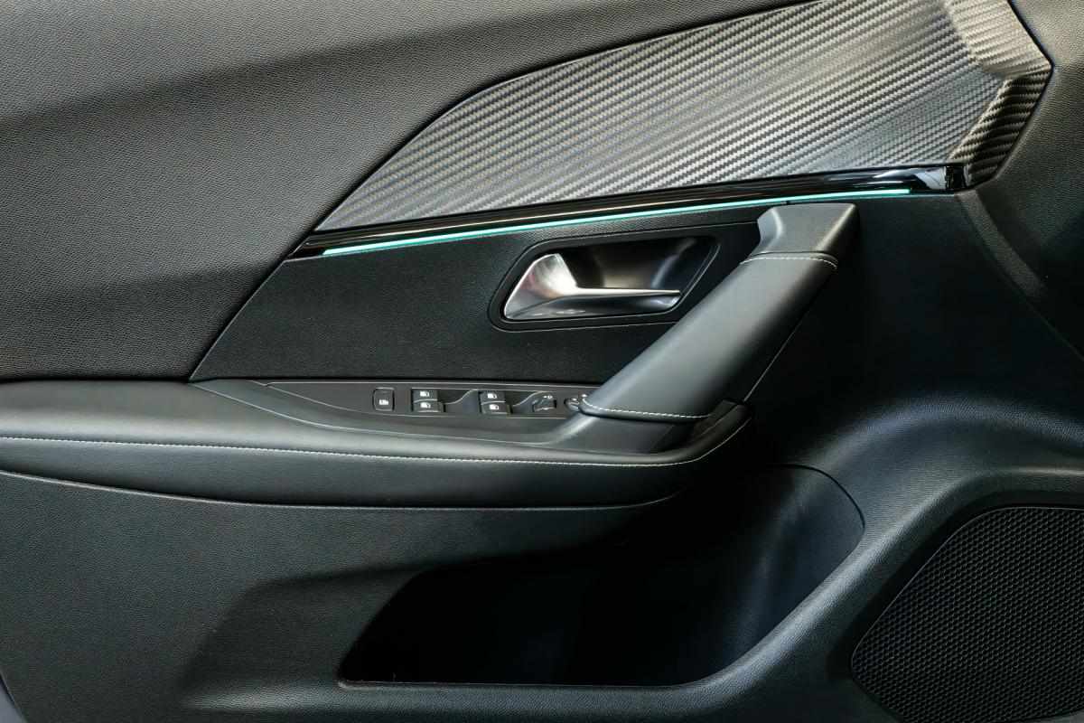 peugeot-e-2008-gt-ev-50kwh-2022-eletrico