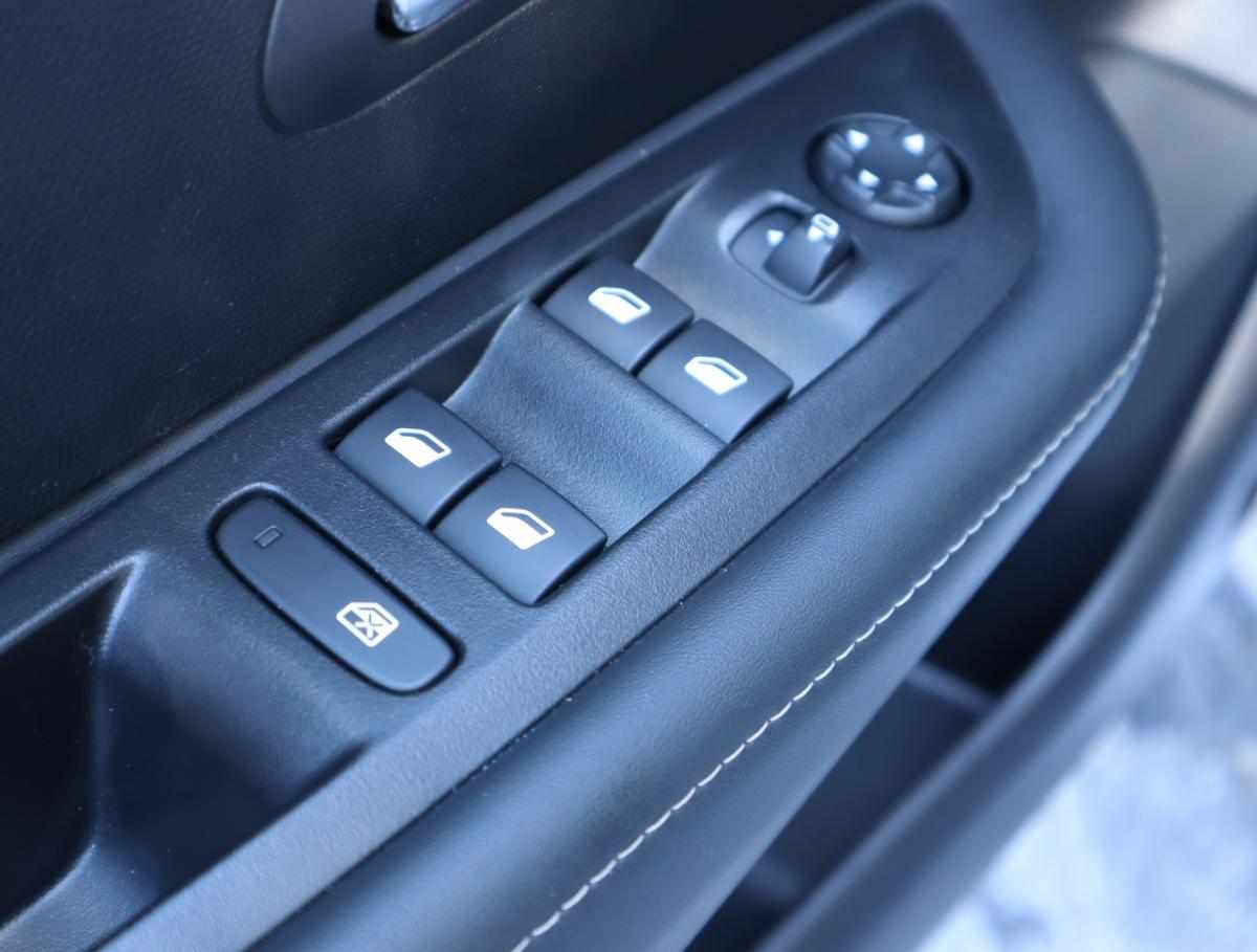peugeot-208-1-2-puretech-2024-gasolina-1199cc