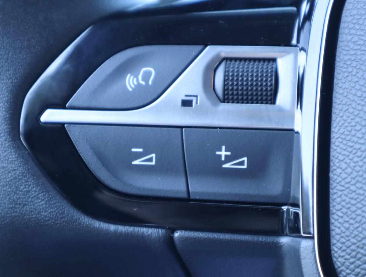 peugeot-208-1-2-puretech-2024-gasolina-1199cc