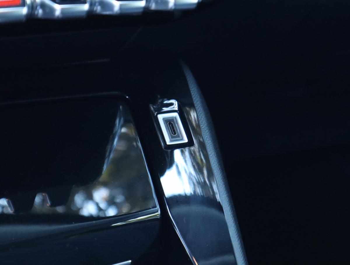 peugeot-208-1-2-puretech-2024-gasolina-1199cc