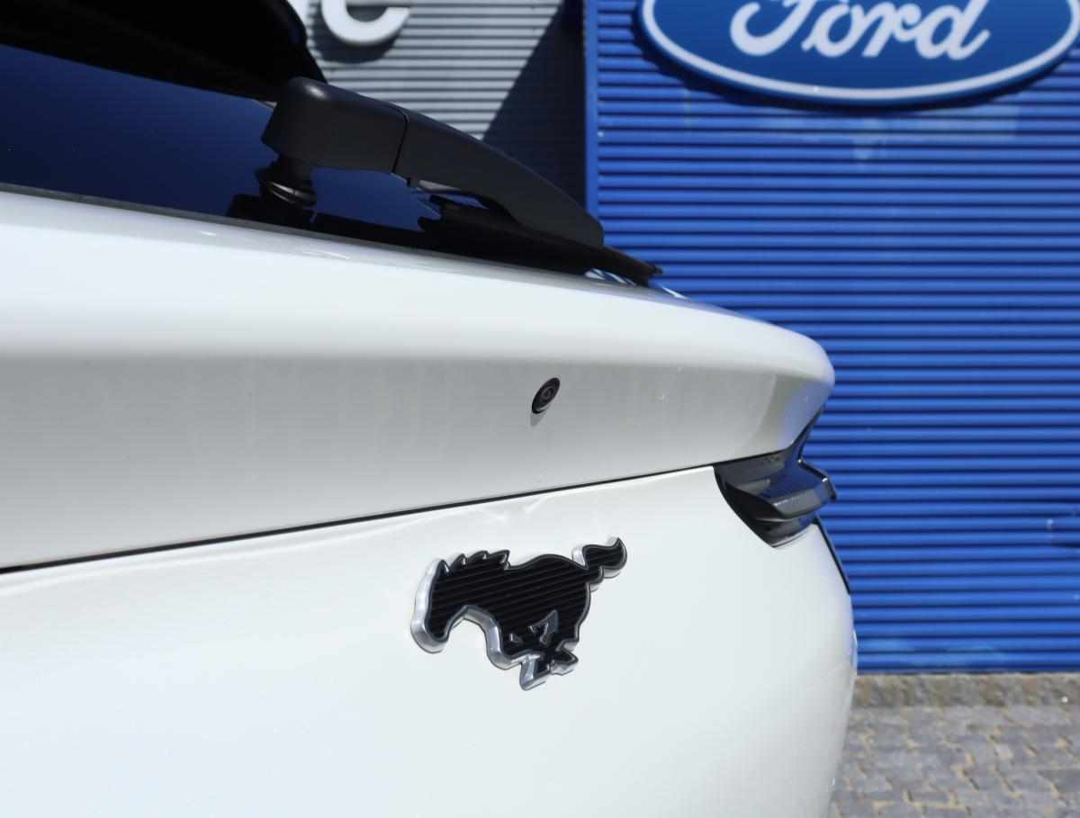 ford-mustang-mach-e-long-range-2024-eletrico