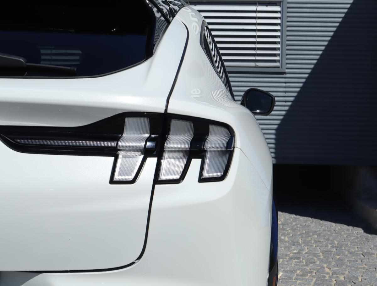 ford-mustang-mach-e-long-range-2024-eletrico
