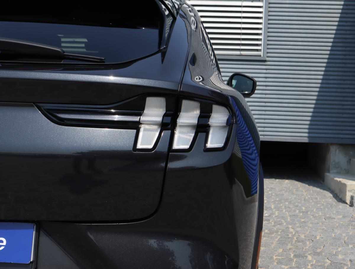 ford-mustang-mach-e-standard-range-2022-eletrico