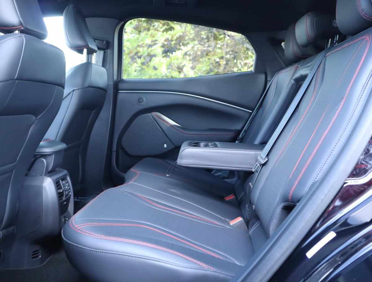 ford-mustang-mach-e-standard-range-awd-2022-eletrico