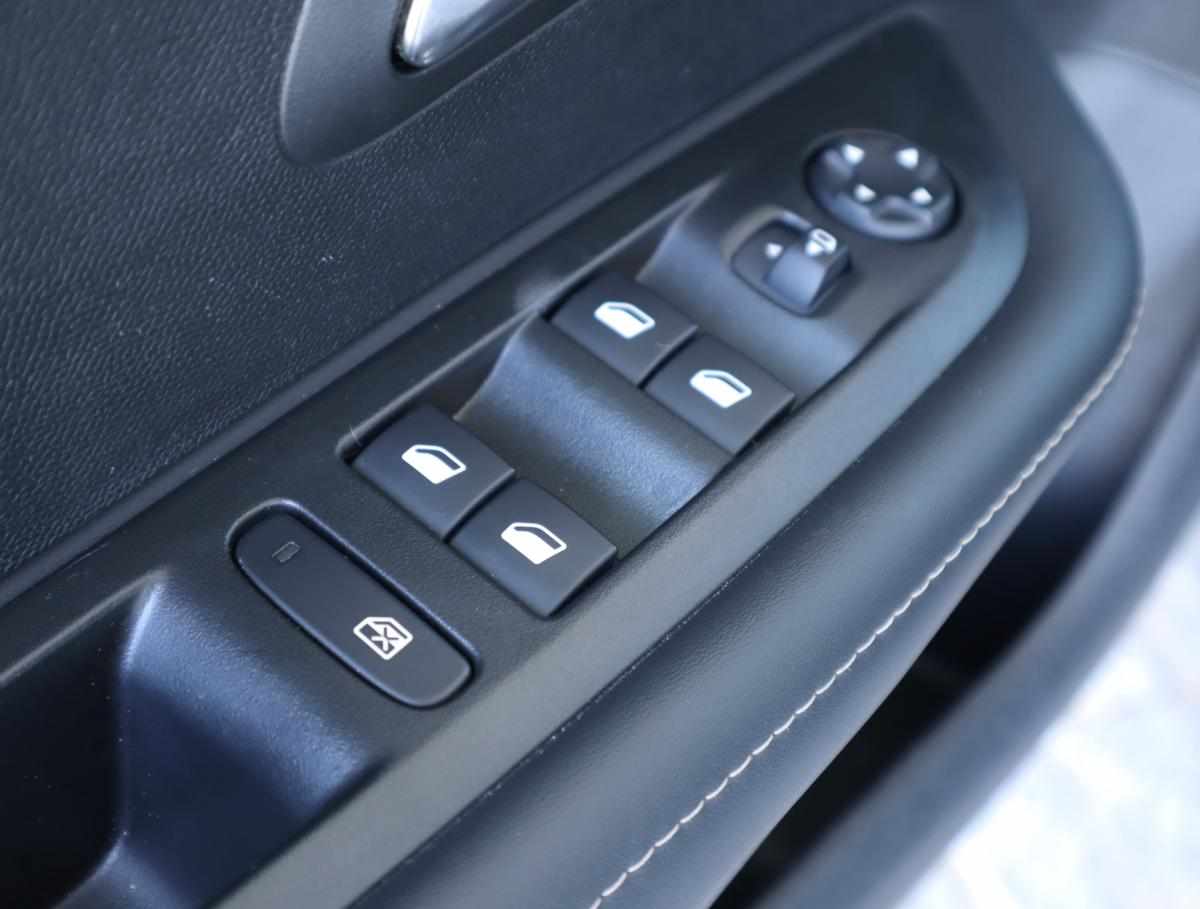 peugeot-208-1-2-puretech-2024-gasolina-1199cc