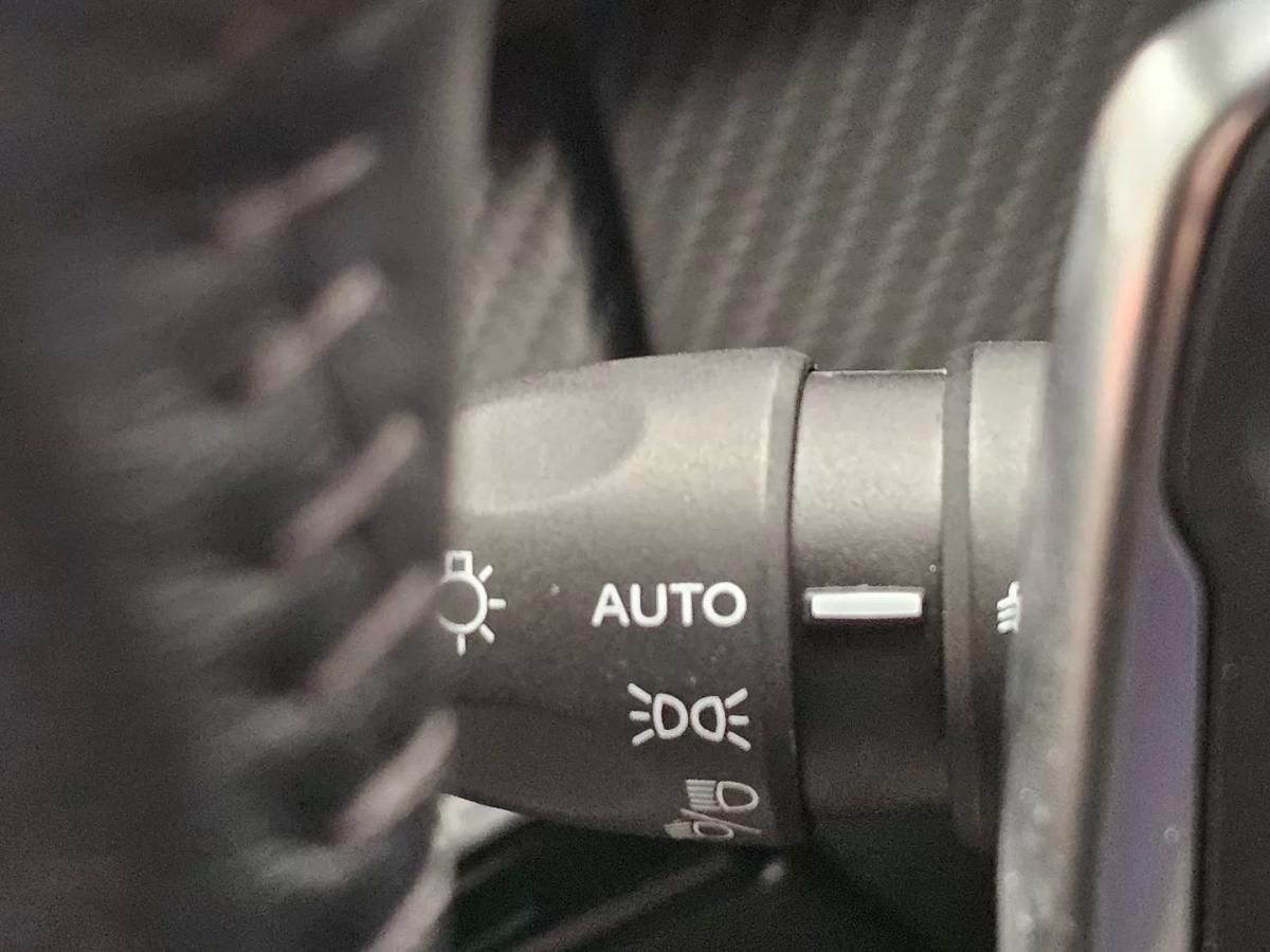 peugeot-2008-2021-gasolina-1199cc