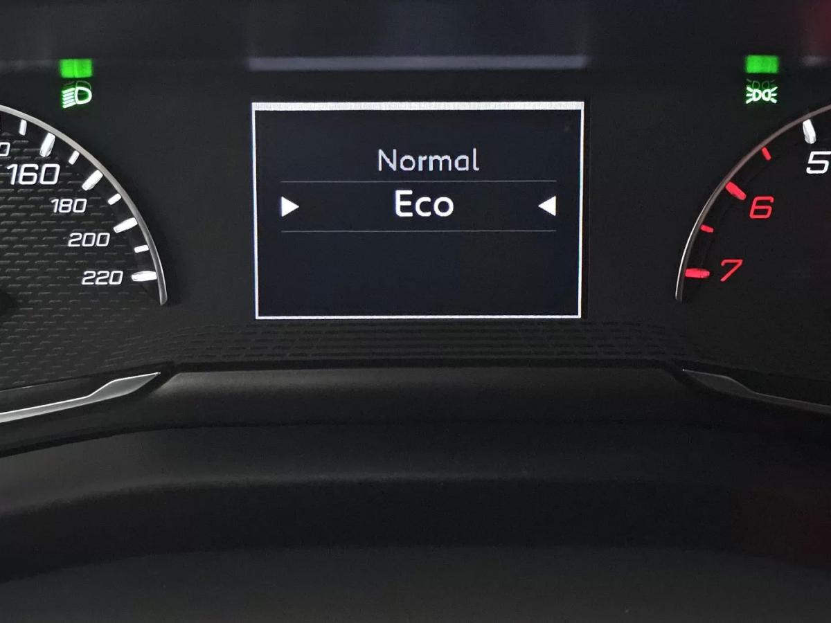 peugeot-2008-2021-diesel-1499cc