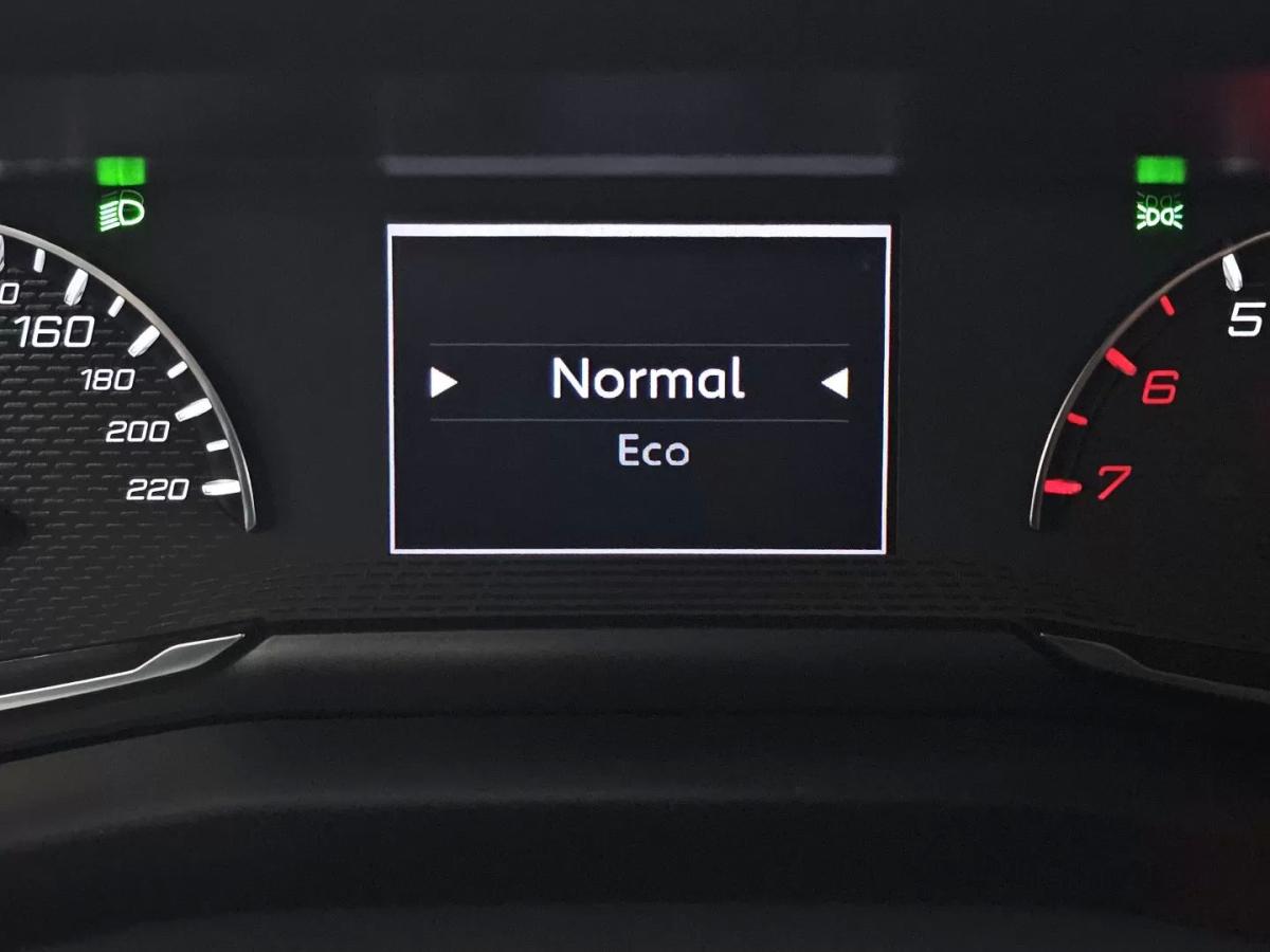 peugeot-2008-2021-diesel-1499cc