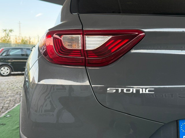 kia-stonic-2023-hibrido-998cc