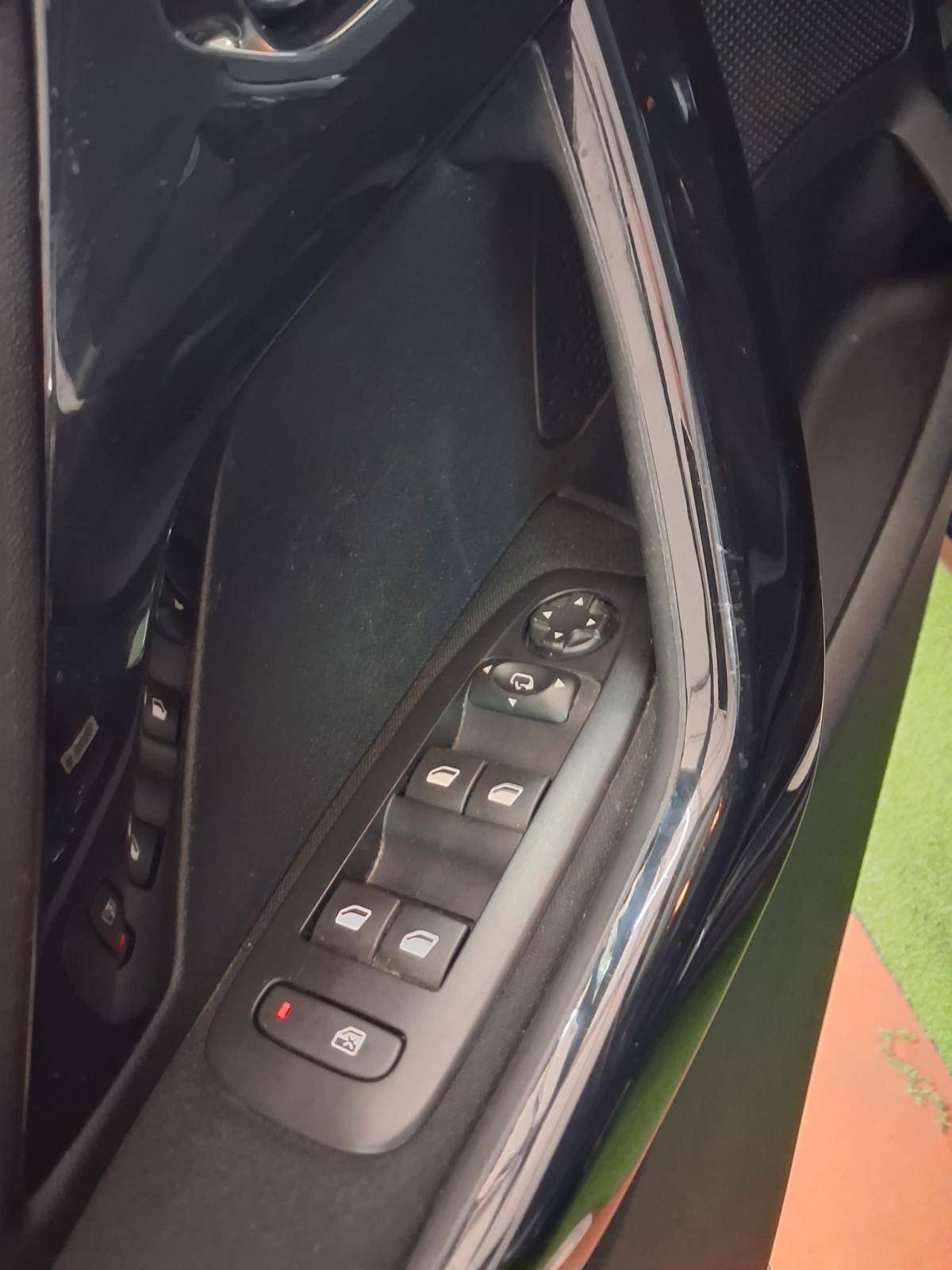 peugeot-208-2019-gasolina-1199cc
