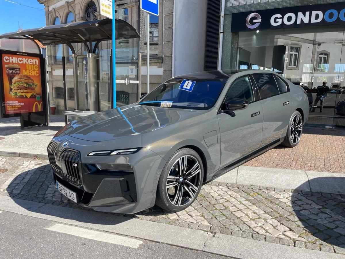 bmw-serie-7-2023-hibrido-a-gasolina-2998cc