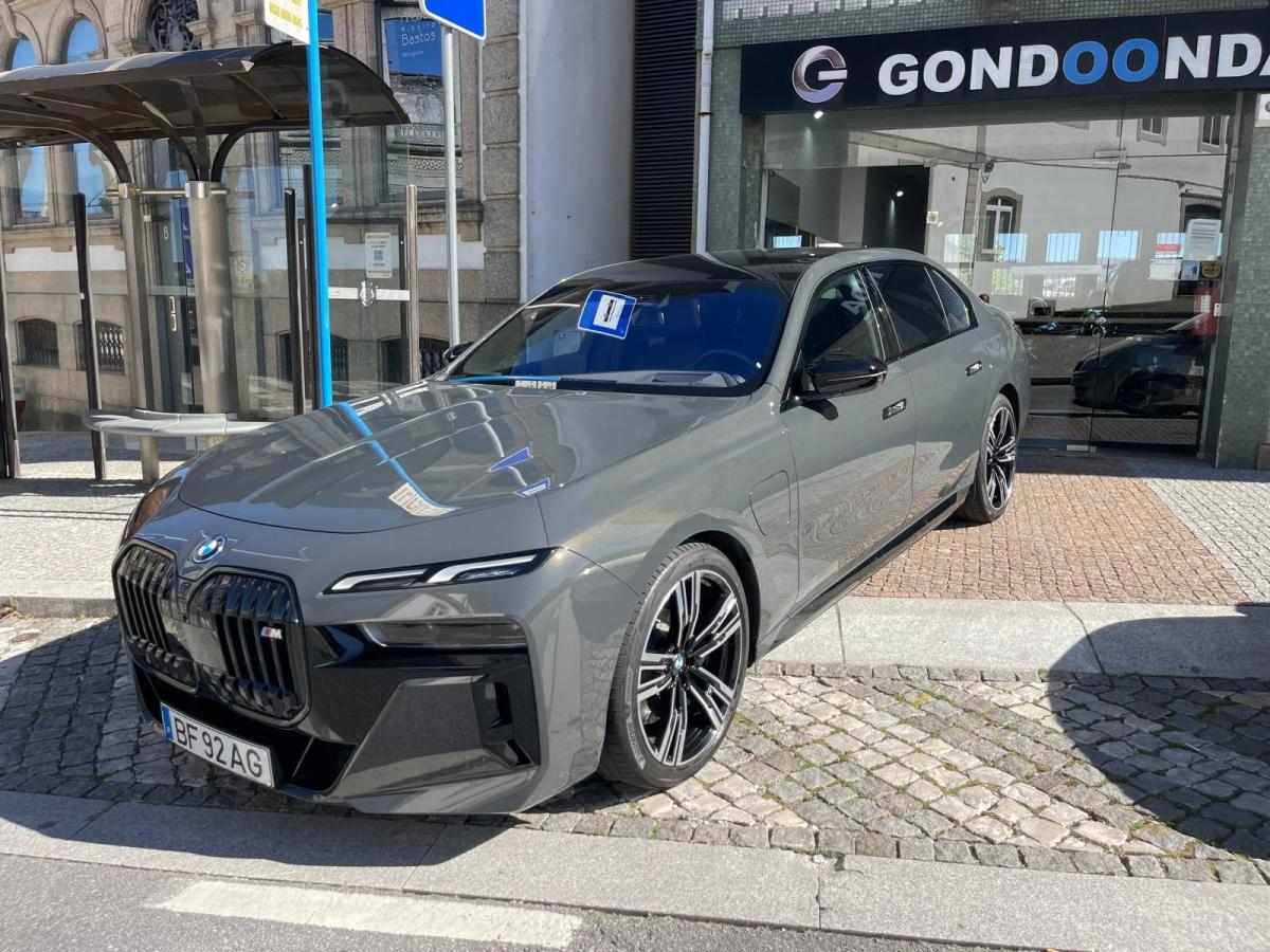 bmw-serie-7-2023-hibrido-a-gasolina-2998cc