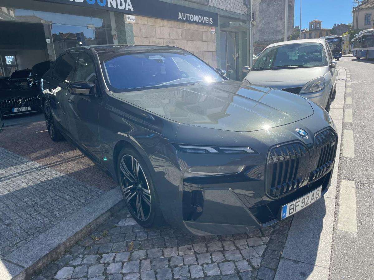 bmw-serie-7-2023-hibrido-a-gasolina-2998cc
