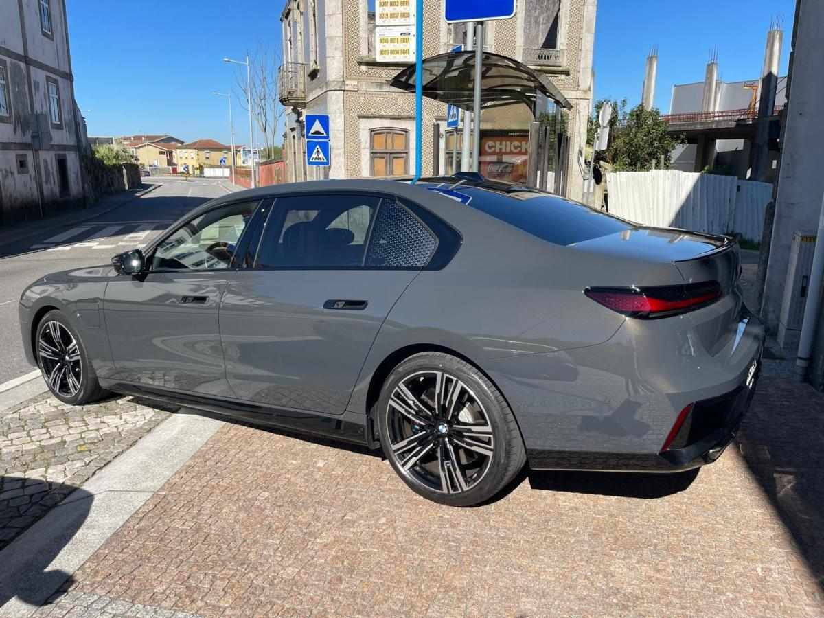 bmw-serie-7-2023-hibrido-a-gasolina-2998cc