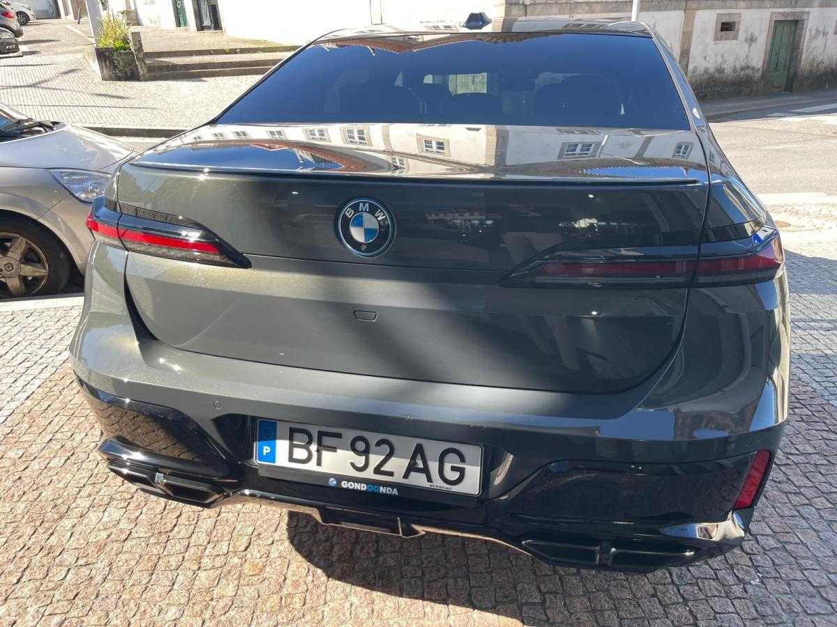 bmw-serie-7-2023-hibrido-a-gasolina-2998cc