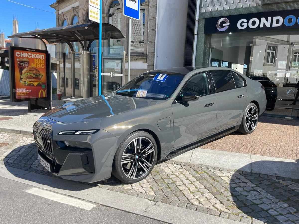 bmw-serie-7-2023-hibrido-a-gasolina-2998cc