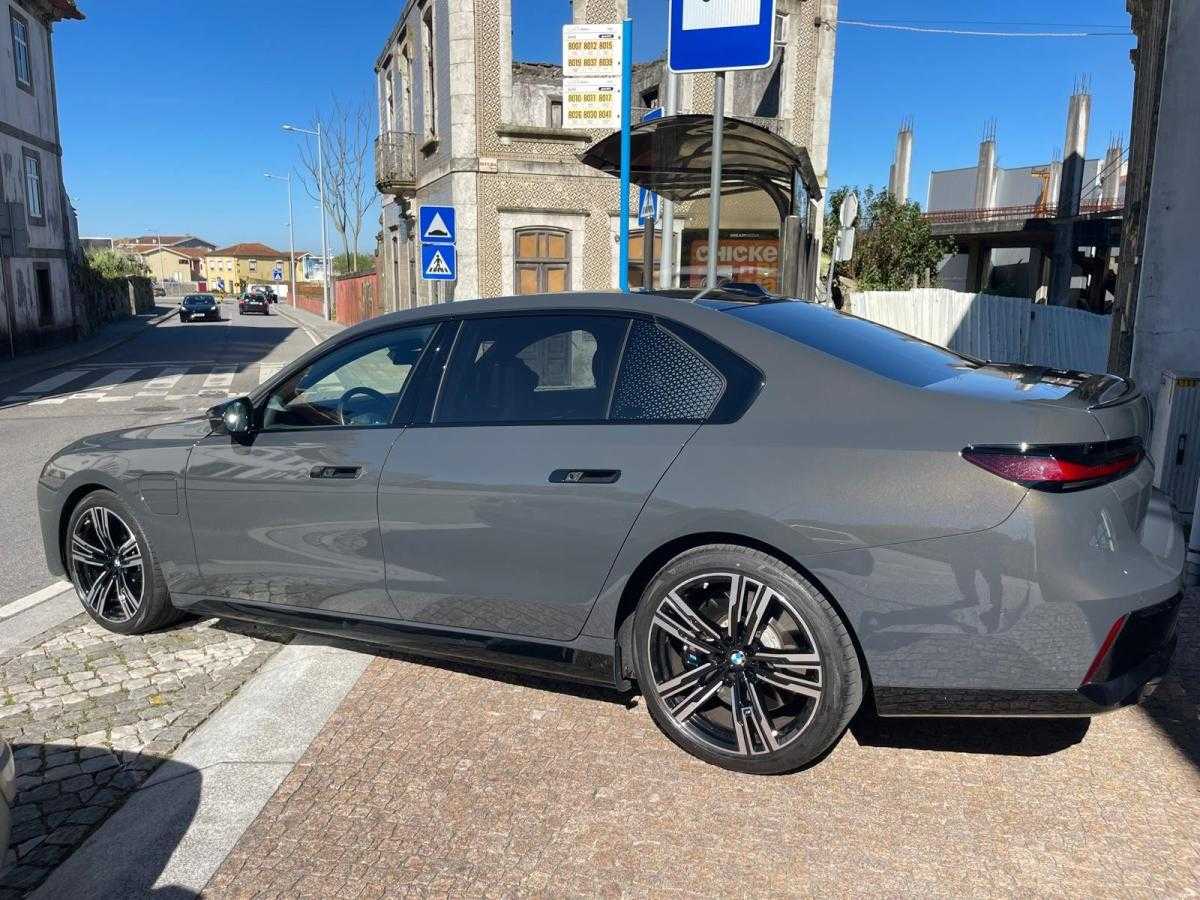 bmw-serie-7-2023-hibrido-a-gasolina-2998cc
