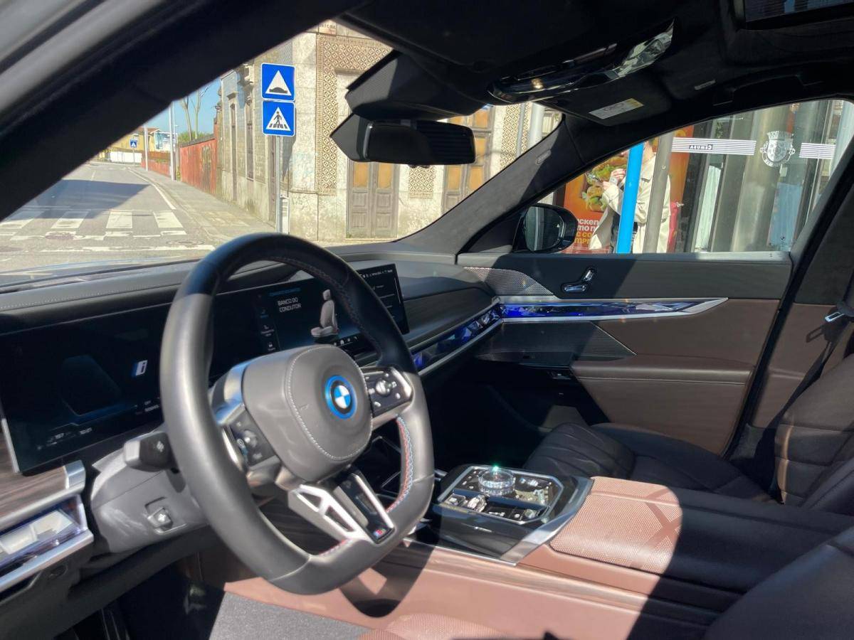 bmw-serie-7-2023-hibrido-a-gasolina-2998cc